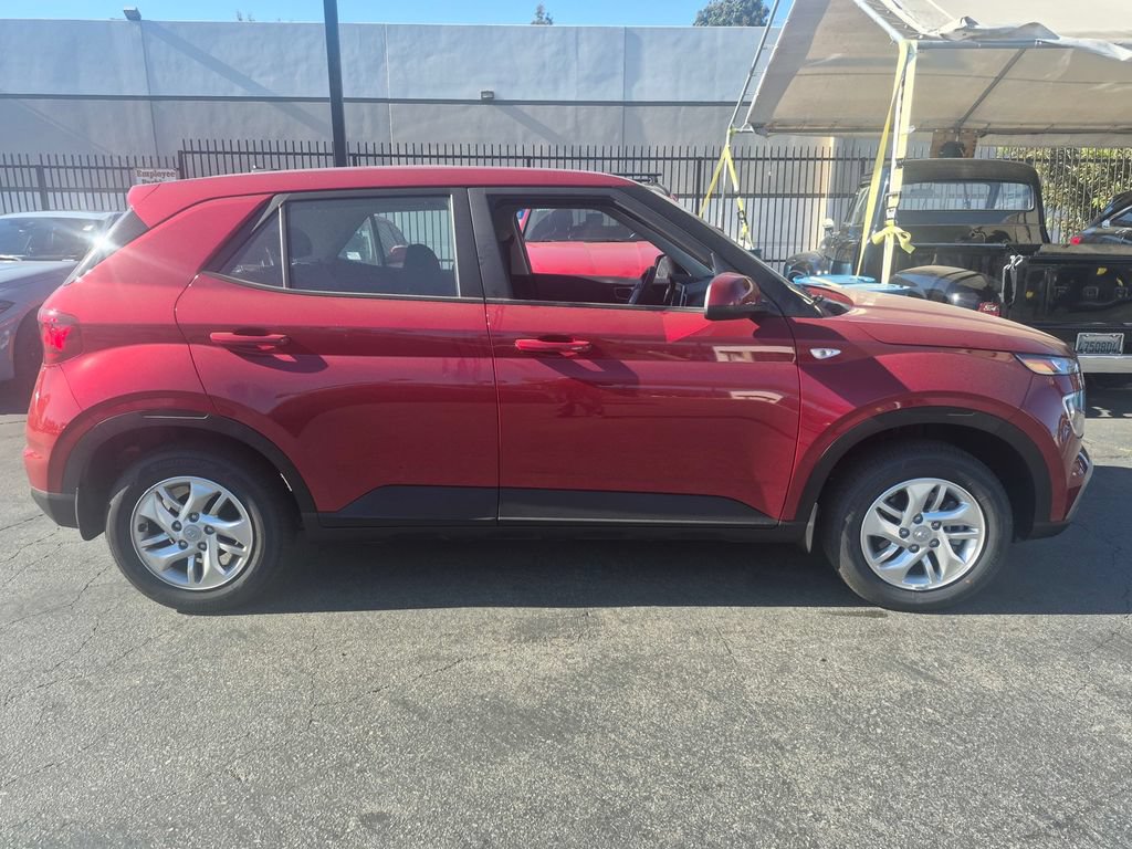Used 2026 Hyundai Venue SE FWD image 9