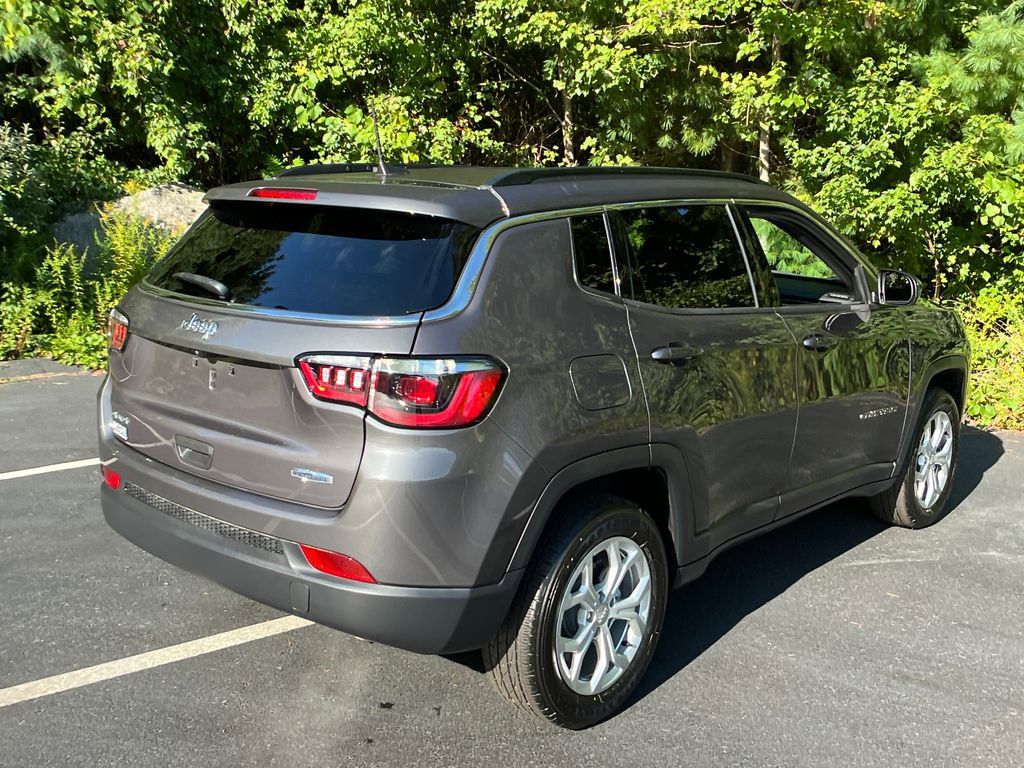 Used 2024 Jeep Compass Latitude image 5