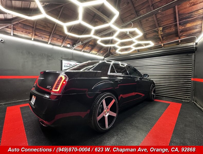 Used 2014 Chrysler 300 S RWD image 3
