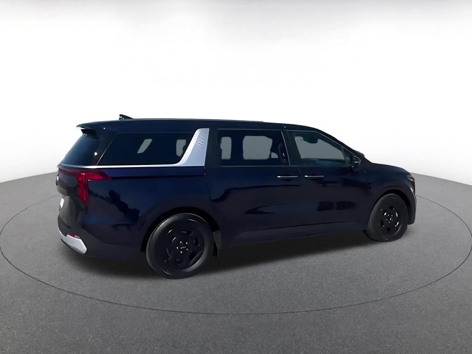 Used 2026 Kia Carnival FWD image 12