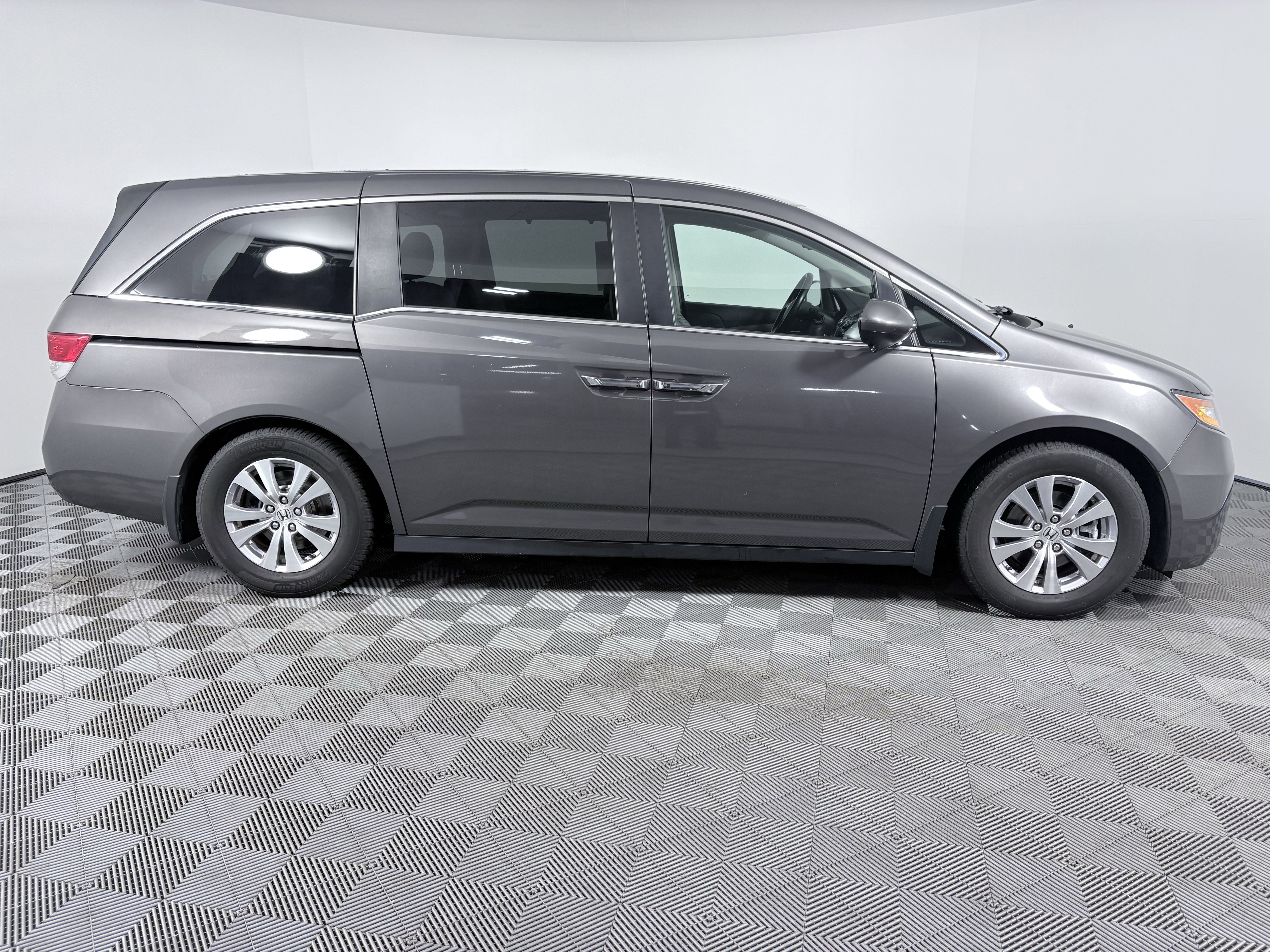 Used 2015 Honda Odyssey EX-L image 10