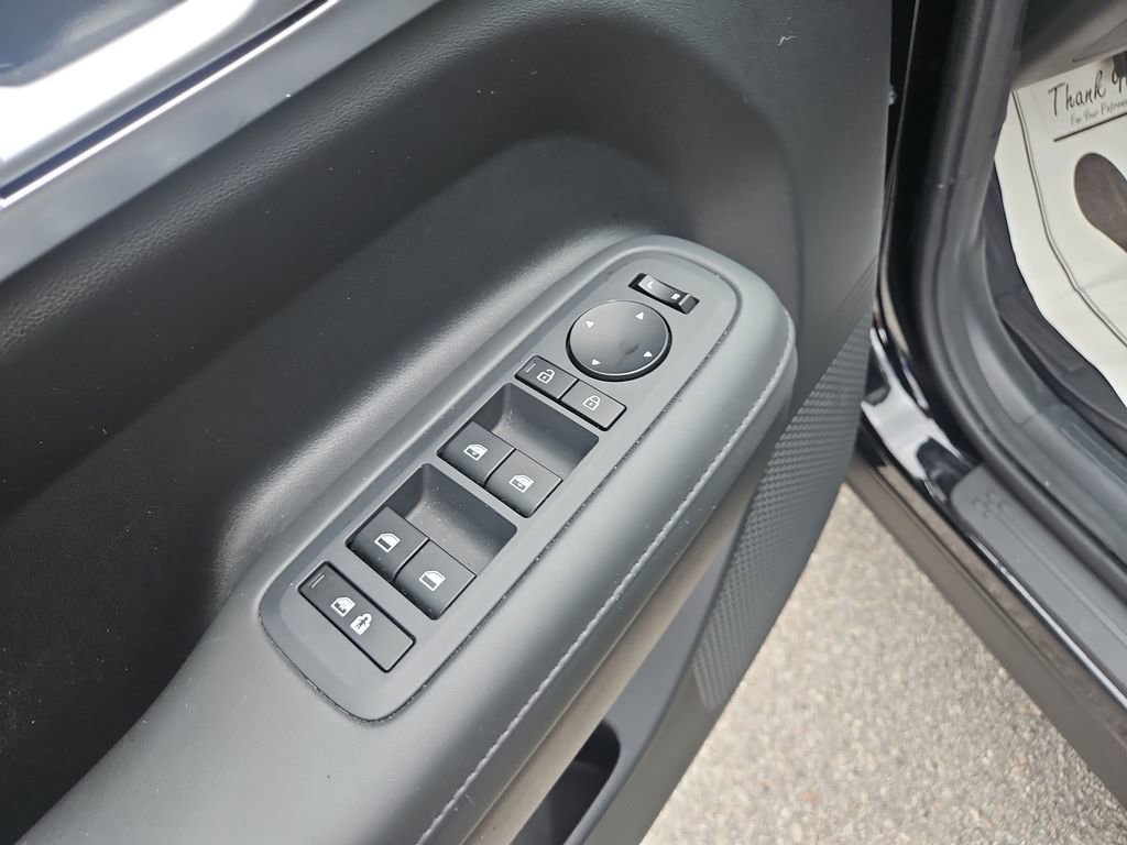 Used 2025 Hyundai Santa Fe SEL FWD image 18