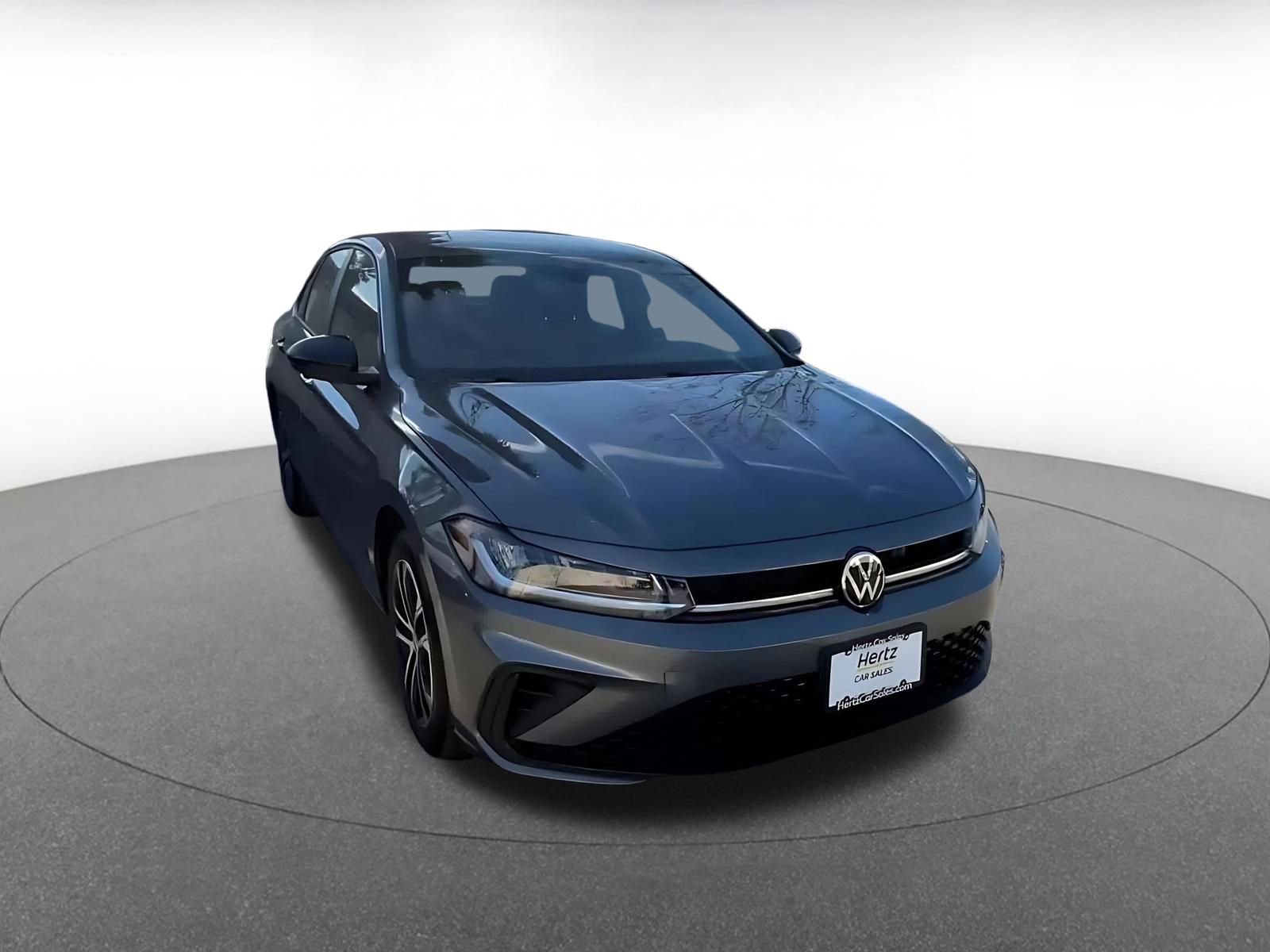 Used 2025 Volkswagen Jetta Sport image 3