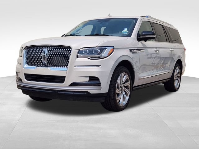 Certified 2023 Lincoln Navigator L Reserve AWD/4WD image 4