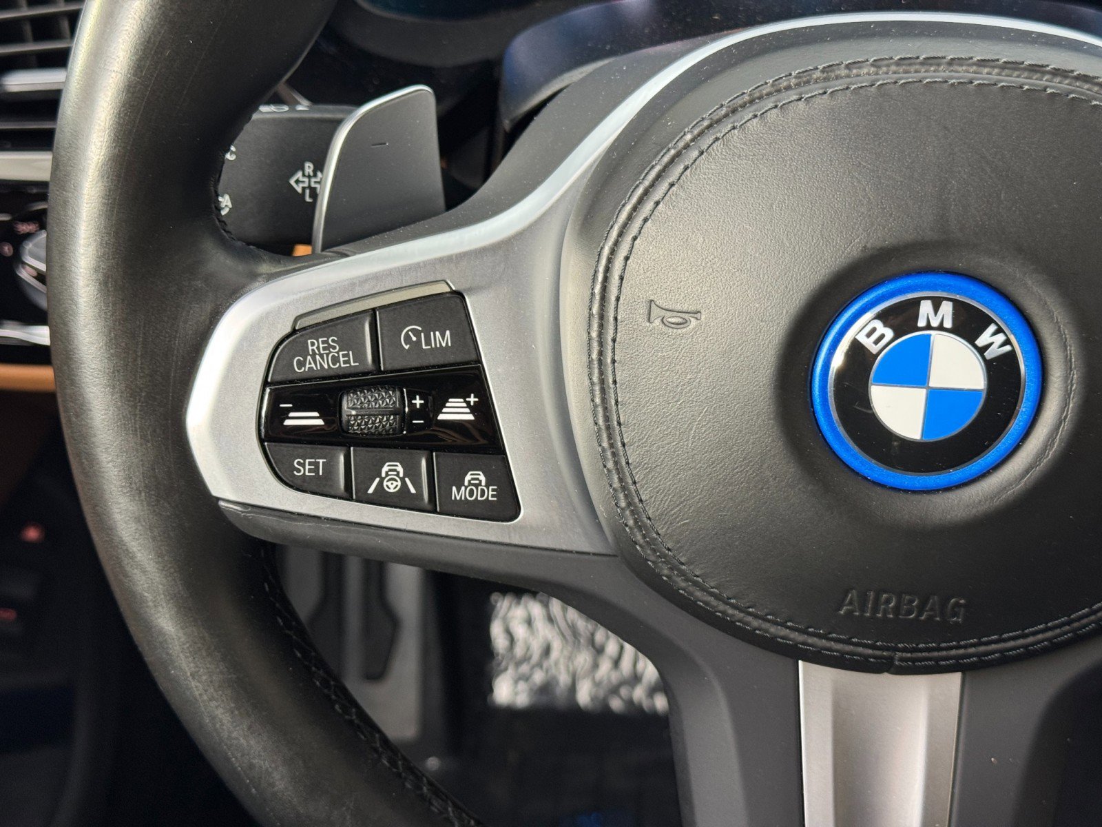 Used 2022 BMW 530e w/ Premium Package RWD image 21
