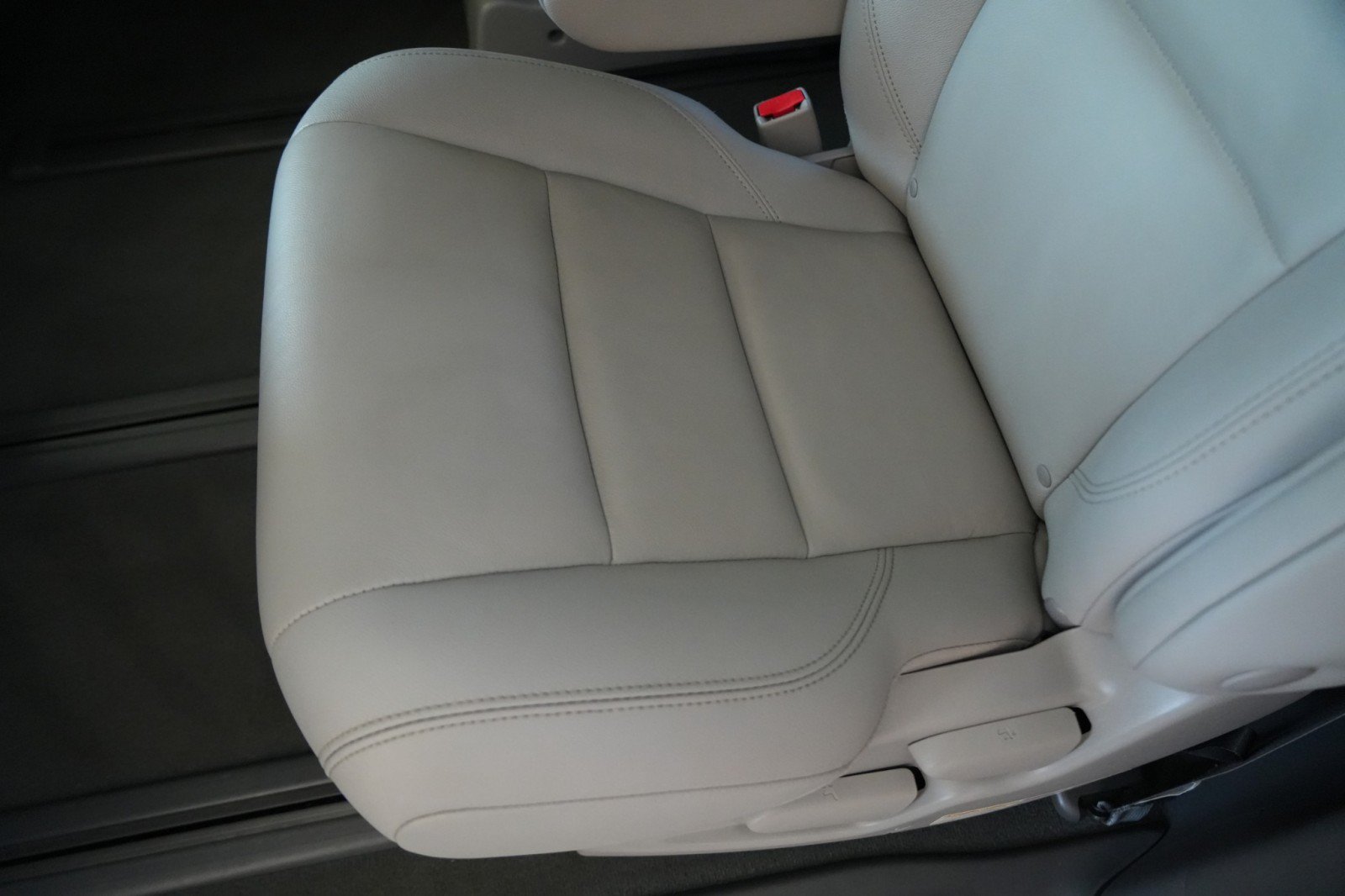 Used 2020 Toyota Sienna XLE Premium AWD/4WD image 31