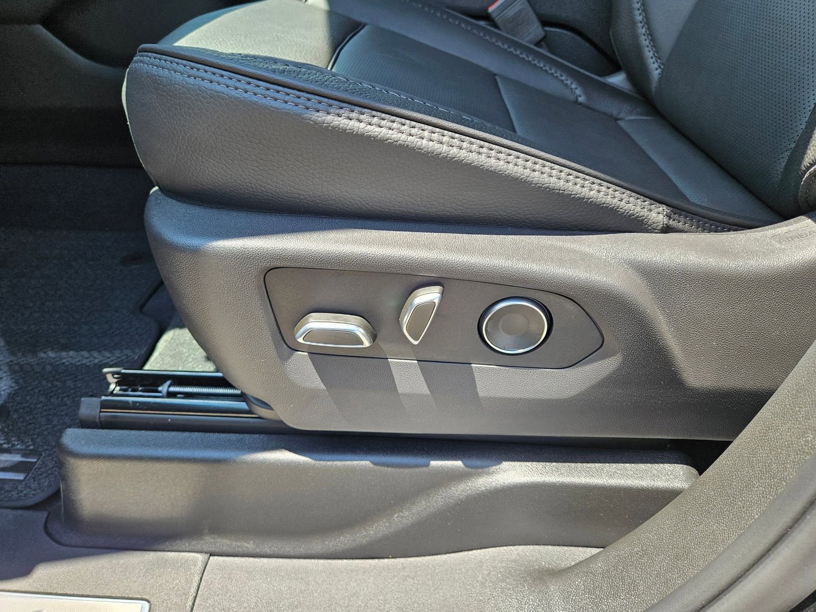 New 2026 GMC Yukon Denali AWD/4WD image 23