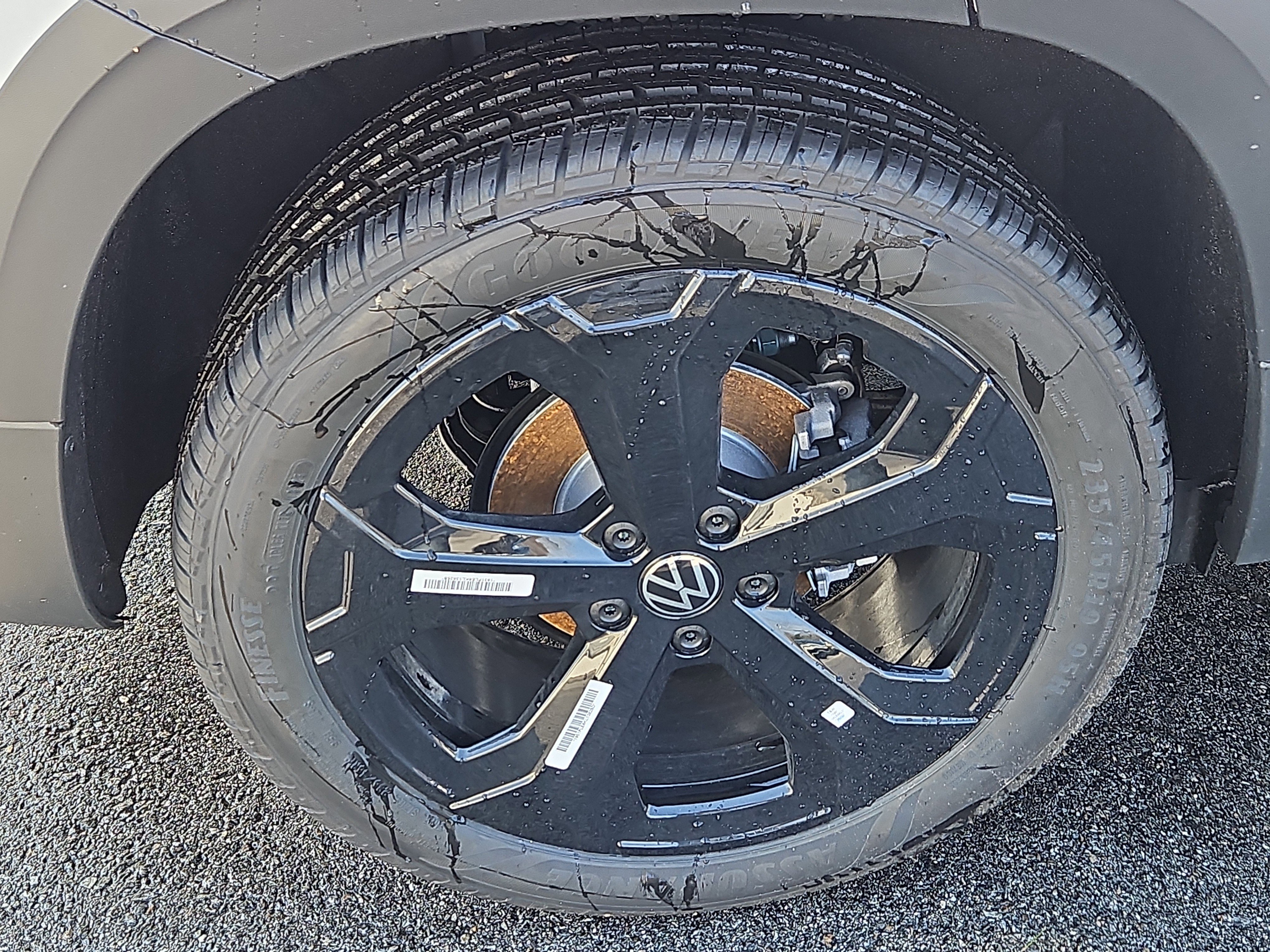 New 2026 Volkswagen Taos SE image 3