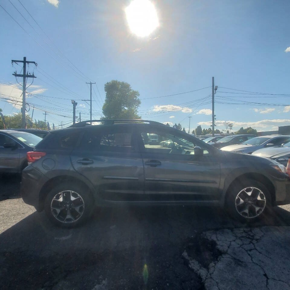 Used 2019 Subaru Crosstrek 2.0i Premium w/ Moonroof Package AWD/4WD image 6