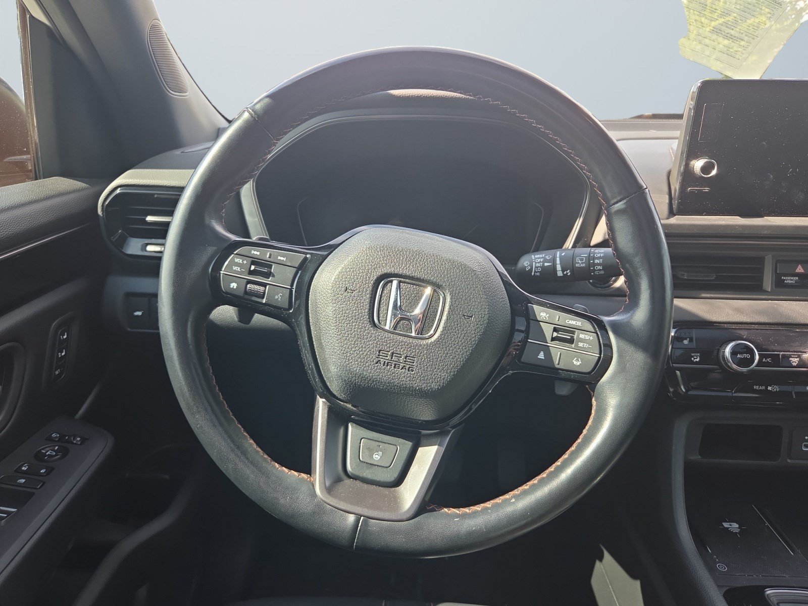 Used 2025 Honda Pilot TrailSport image 14