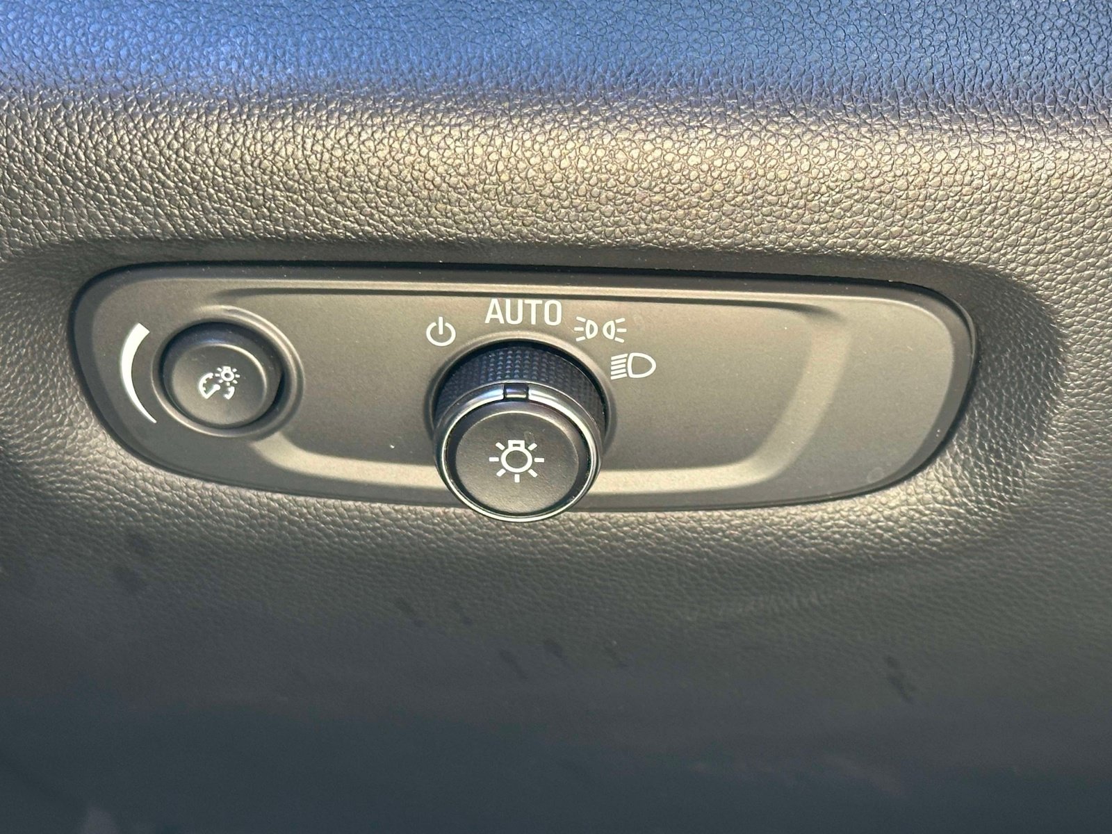 Used 2023 Chevrolet Traverse LT AWD/4WD image 19