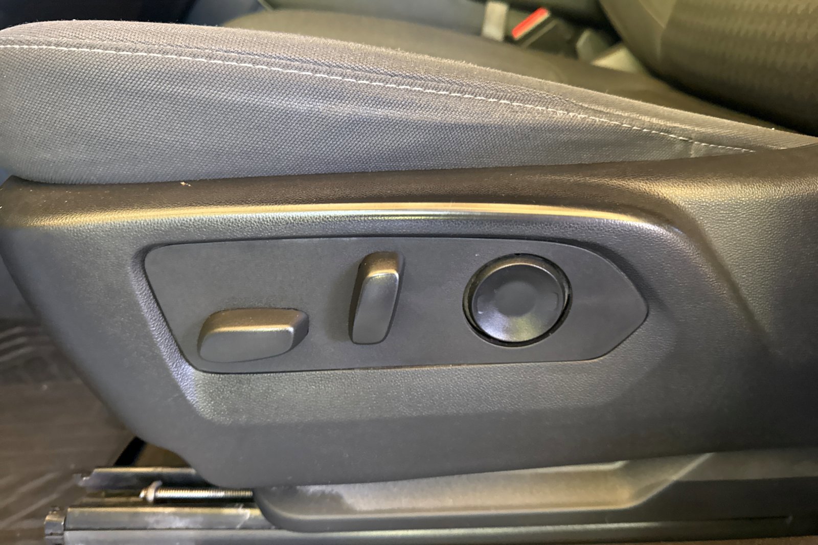 Used 2024 Chevrolet Silverado 2500 LT w/ Convenience Package image 14