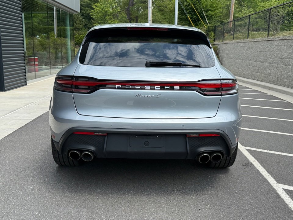 Certified 2022 Porsche Macan S AWD/4WD image 6