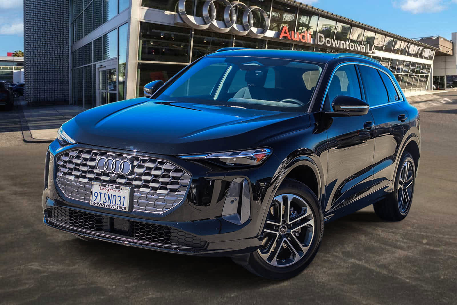 Used 2025 Audi Q5 Premium w/ Convenience Package