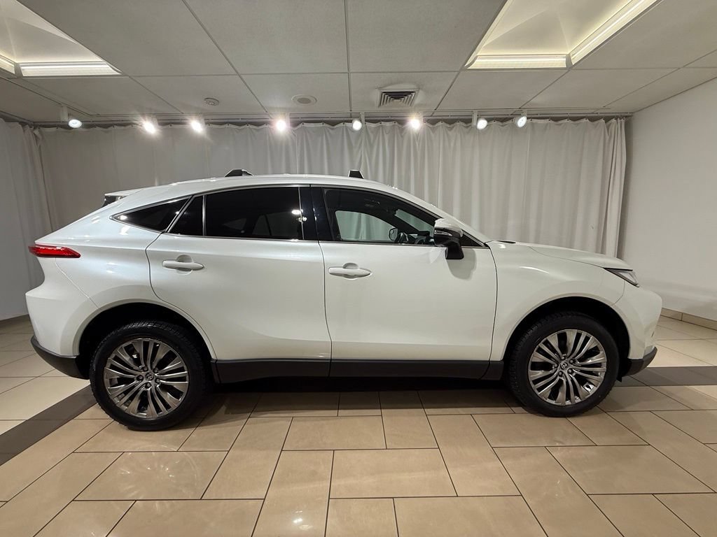 Certified 2023 Toyota Venza XLE AWD/4WD image 6