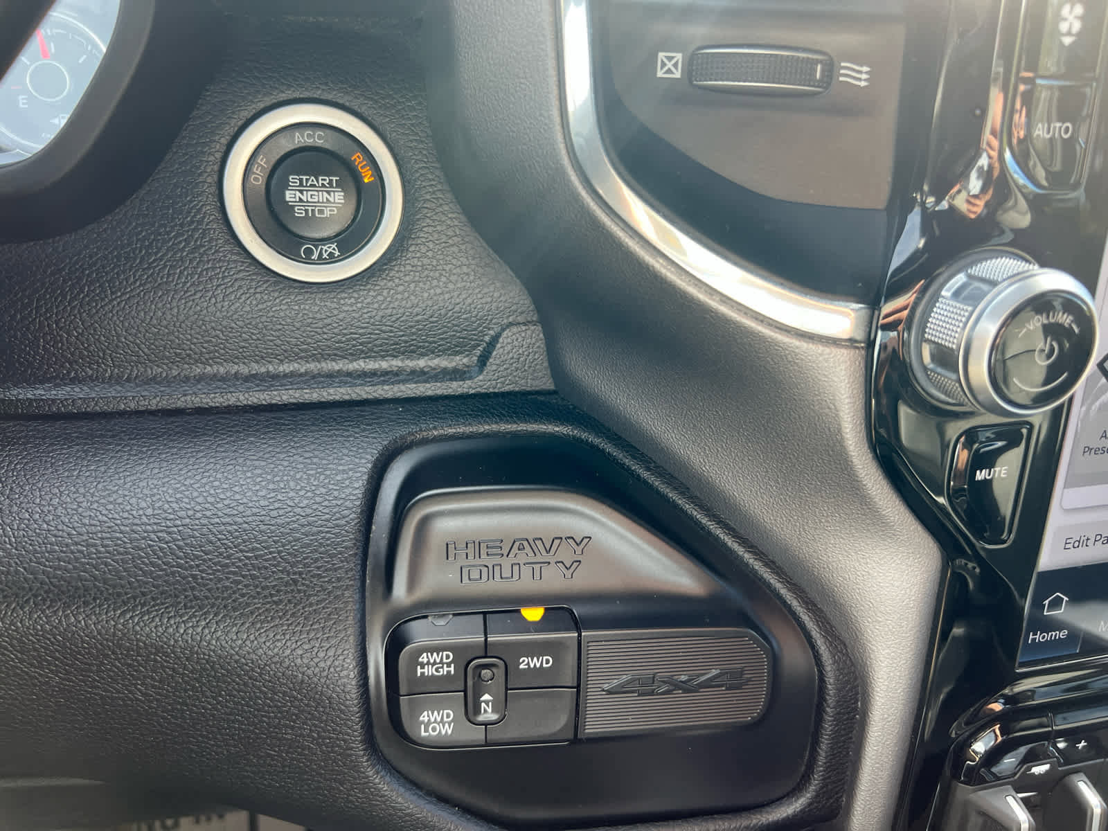 Used 2022 RAM 3500 Laramie image 21