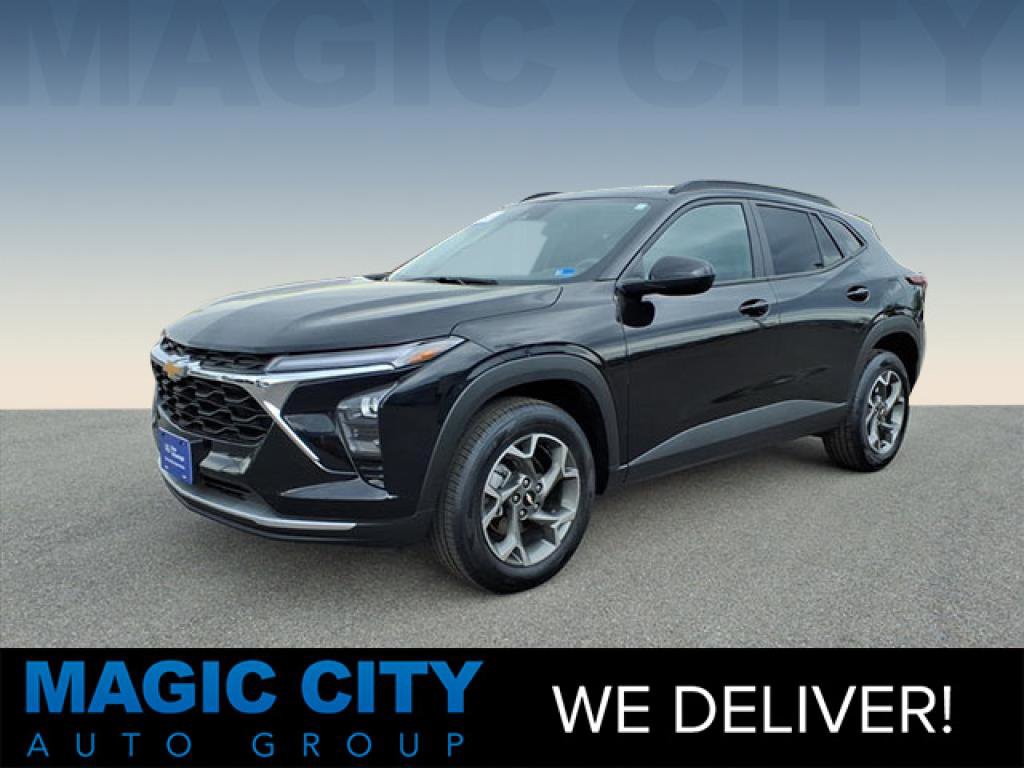 Used 2025 Chevrolet Trax LT FWD image 1