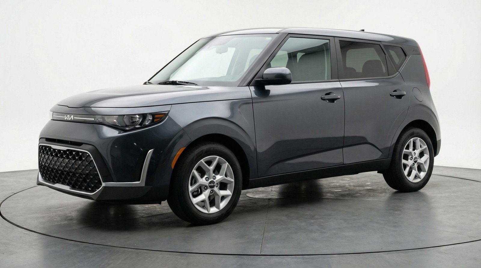 Used 2025 Kia Soul LX w/ LX Technology Package image 3