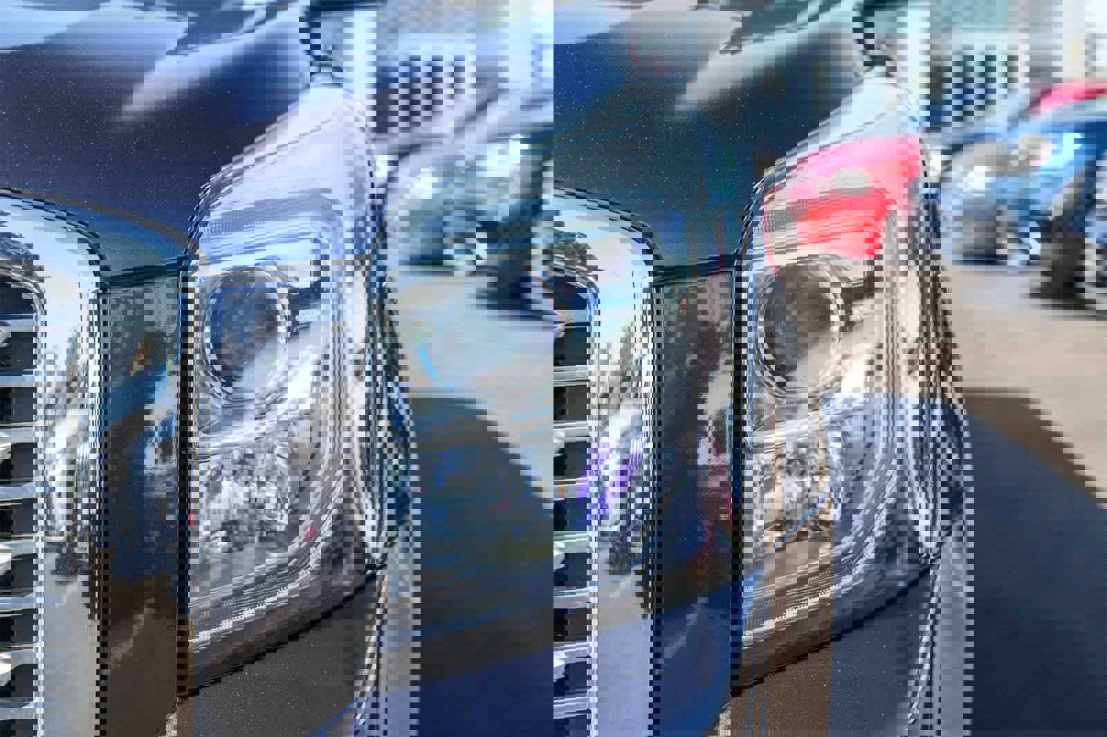 Used 2018 GMC Yukon SLT w/ HD Trailering Package image 8