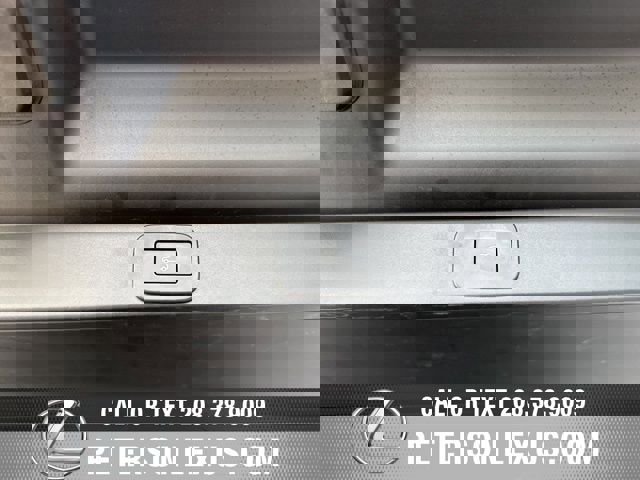 Used 2023 Land Rover Range Rover Long Wheelbase SE image 22