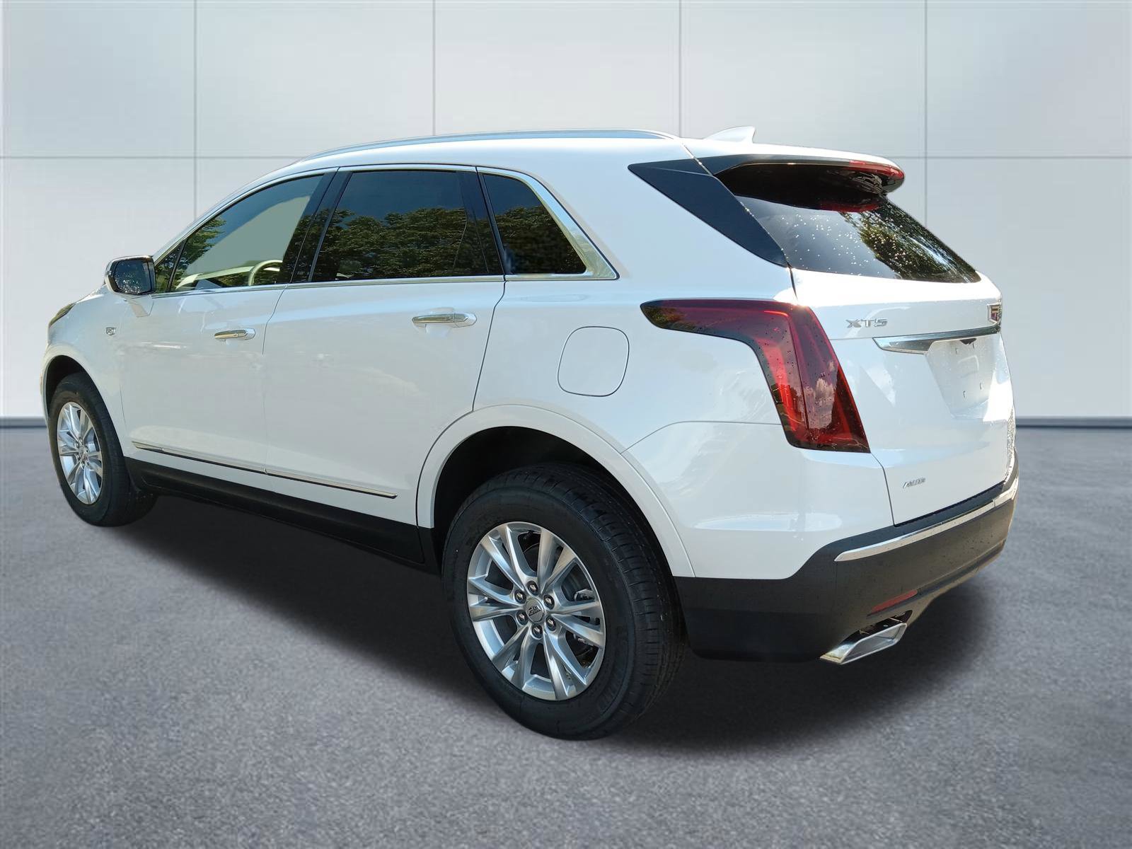 New 2026 Cadillac XT5 Luxury AWD/4WD image 3