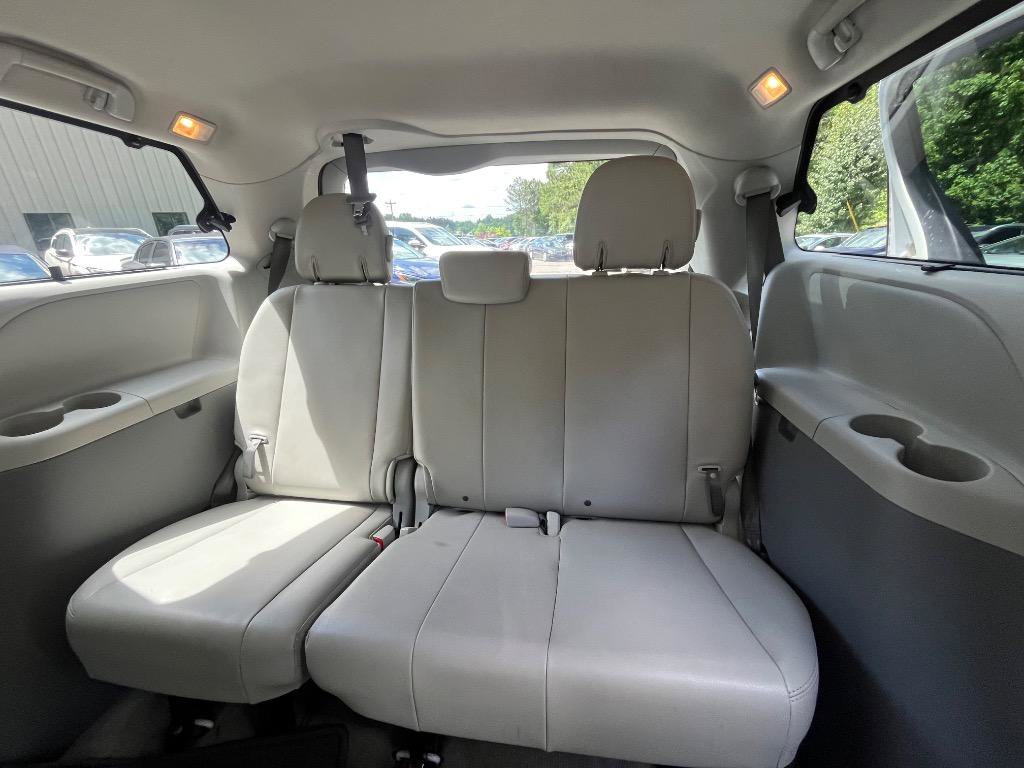 Used 2014 Toyota Sienna XLE FWD image 22