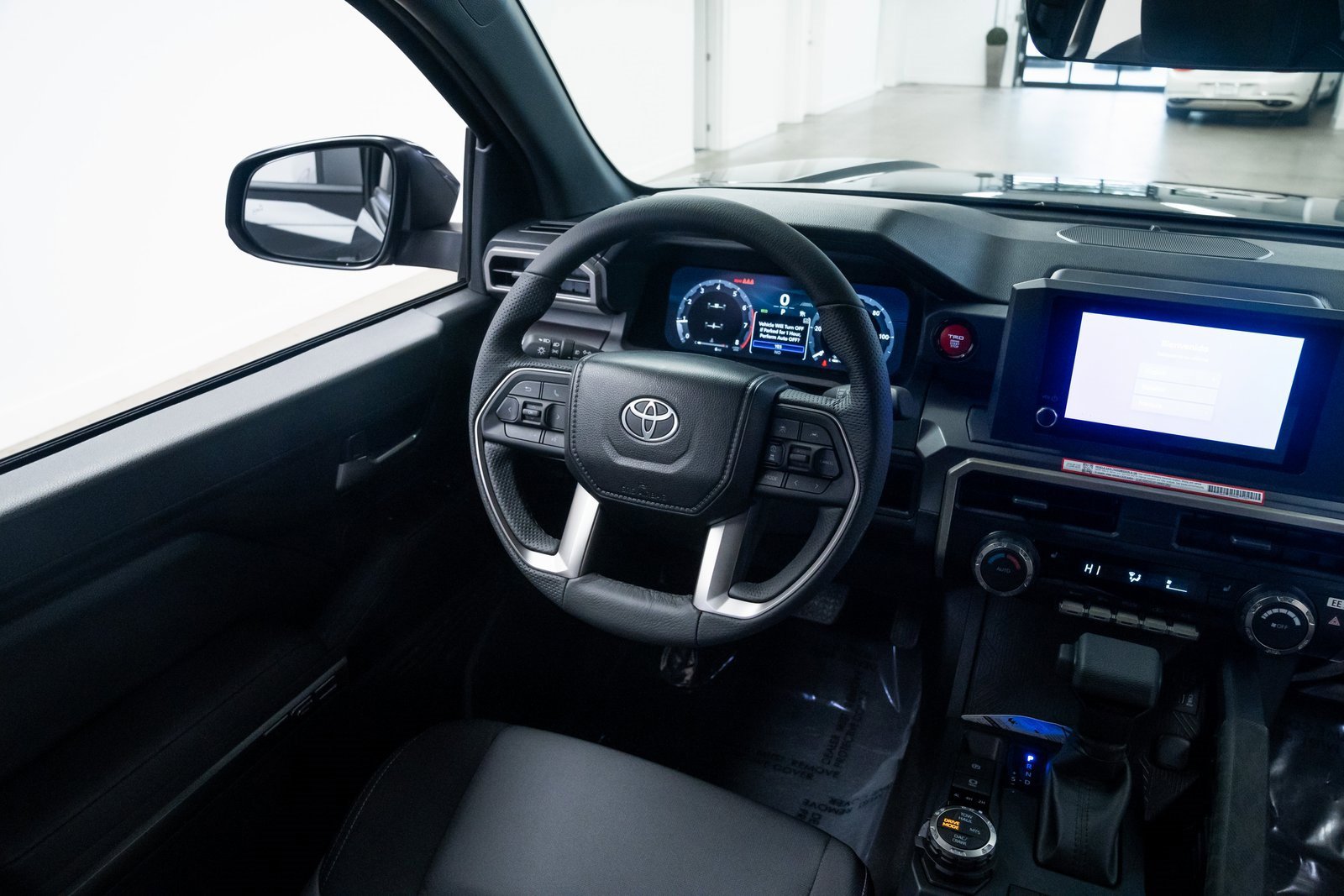 Used 2025 Toyota Tacoma TRD Off-Road image 9