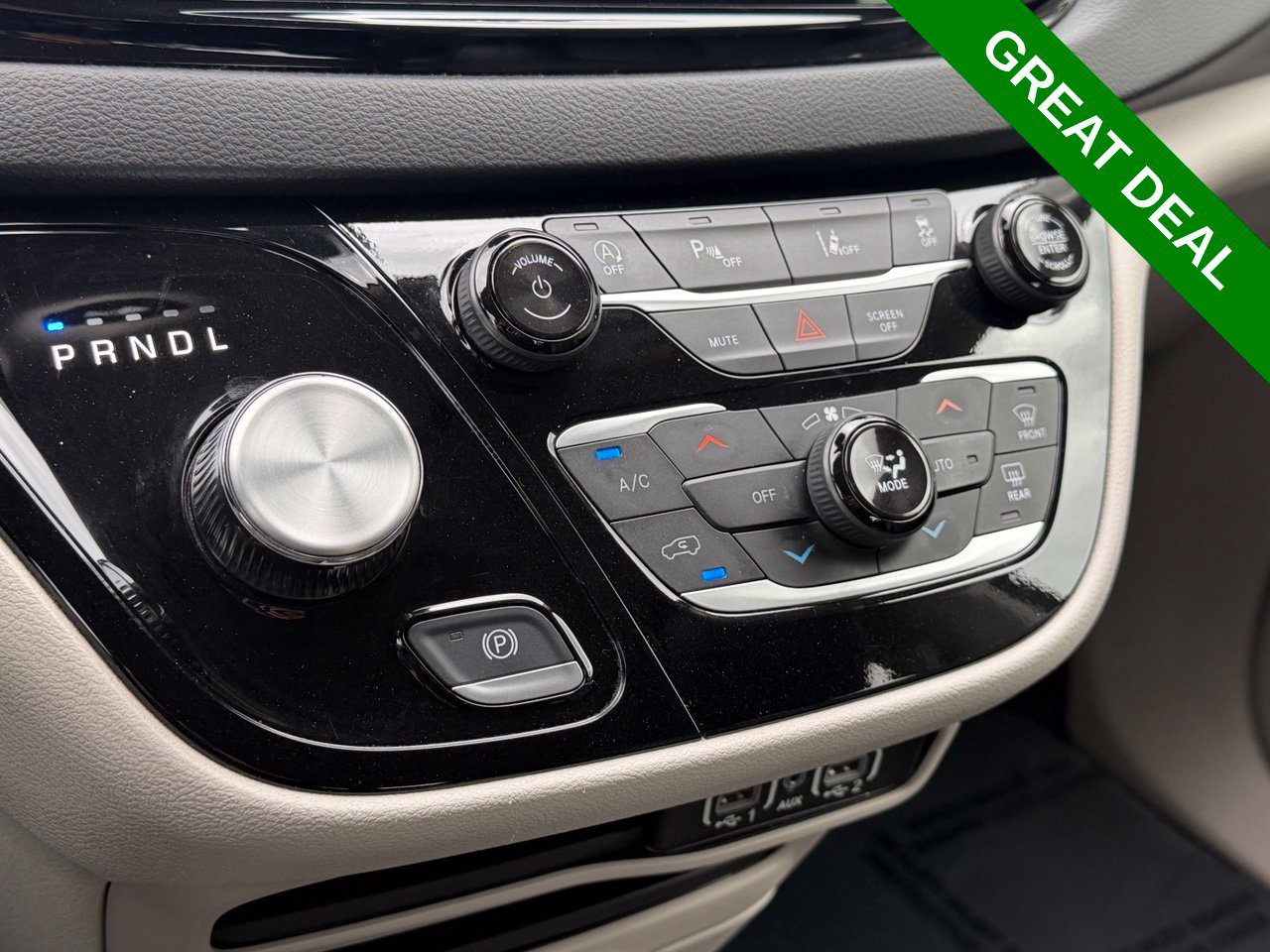 Used 2024 Chrysler Pacifica Touring-L FWD image 24