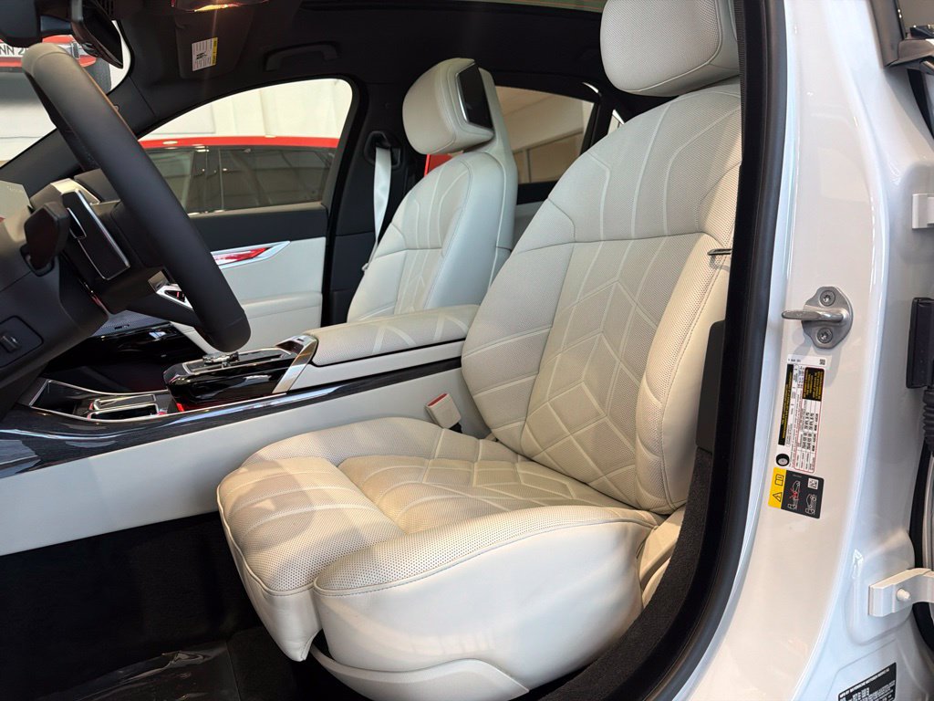 New 2026 BMW 750e xDrive w/ Executive Package AWD/4WD image 10