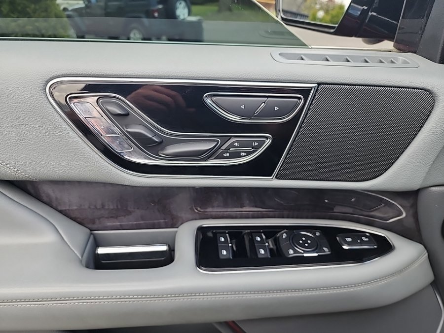 Used 2019 Lincoln Navigator L Reserve w/ Cargo Package AWD/4WD image 27