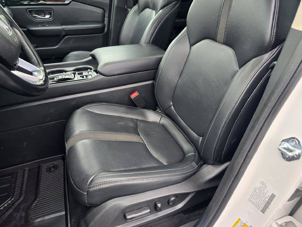 Used 2025 Honda Pilot Touring image 17