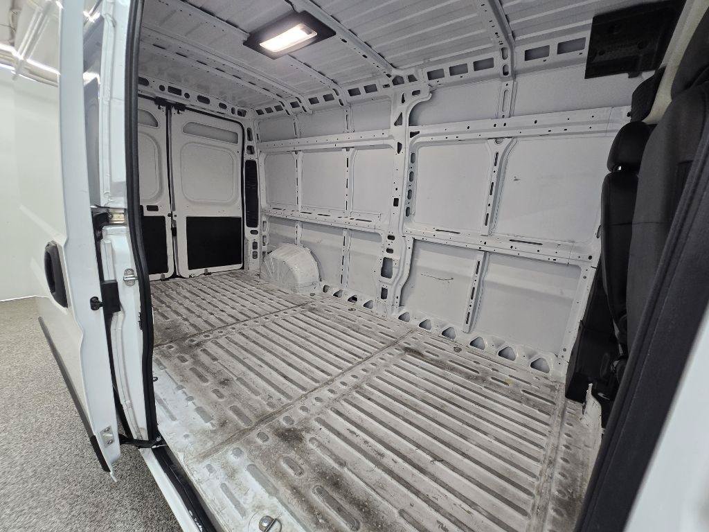 Used 2025 RAM ProMaster 2500 w/ Convenience Group FWD image 11