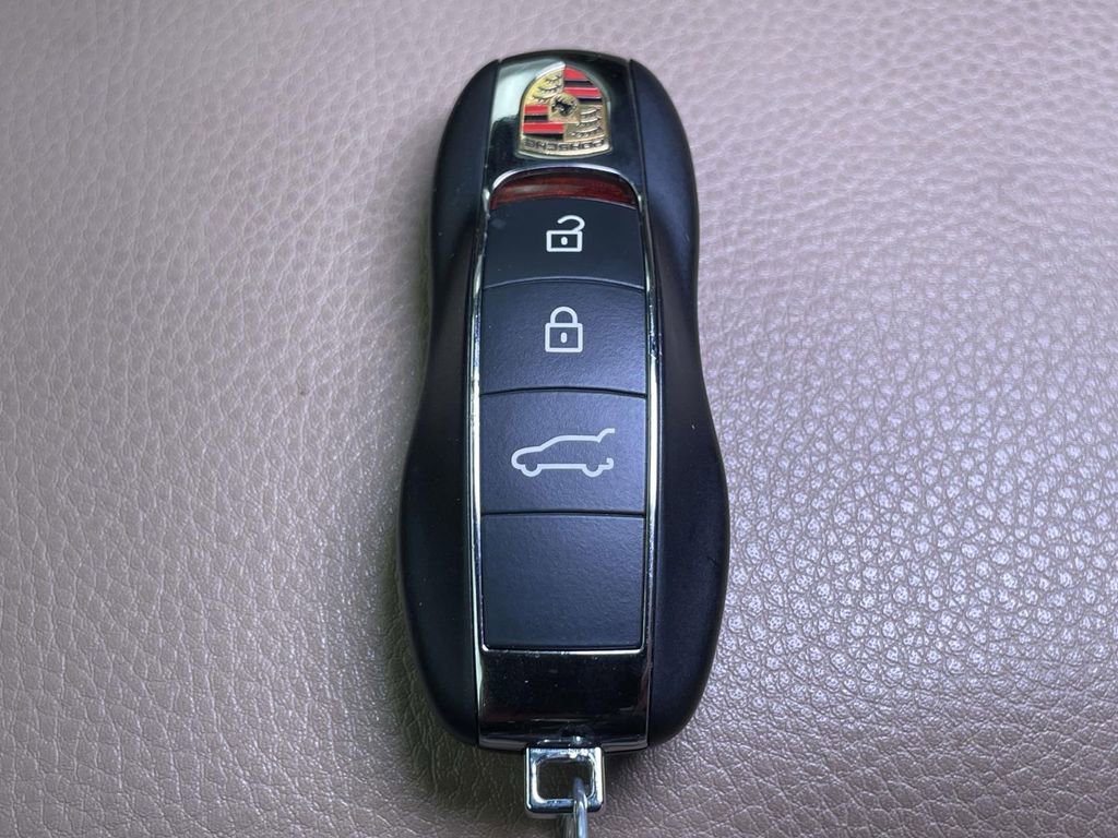 Certified 2025 Porsche Macan image 44