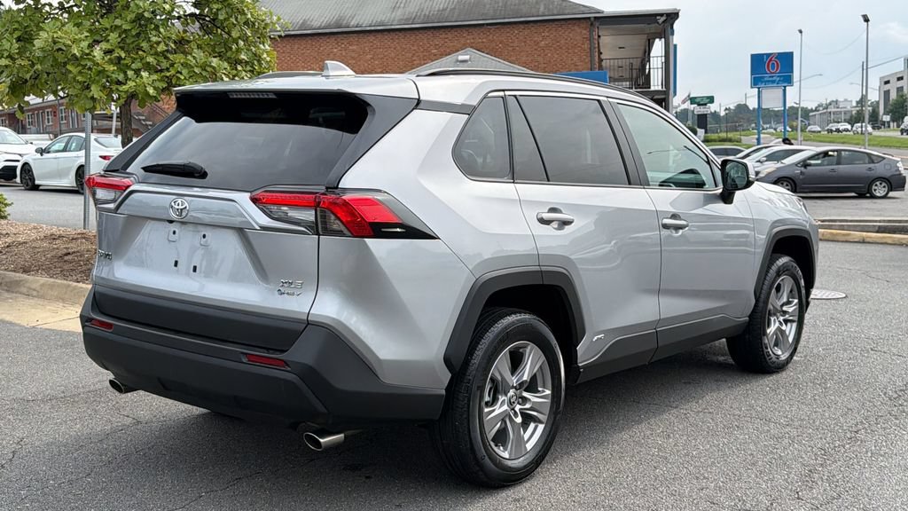 Used 2025 Toyota RAV4 XLE AWD/4WD image 4