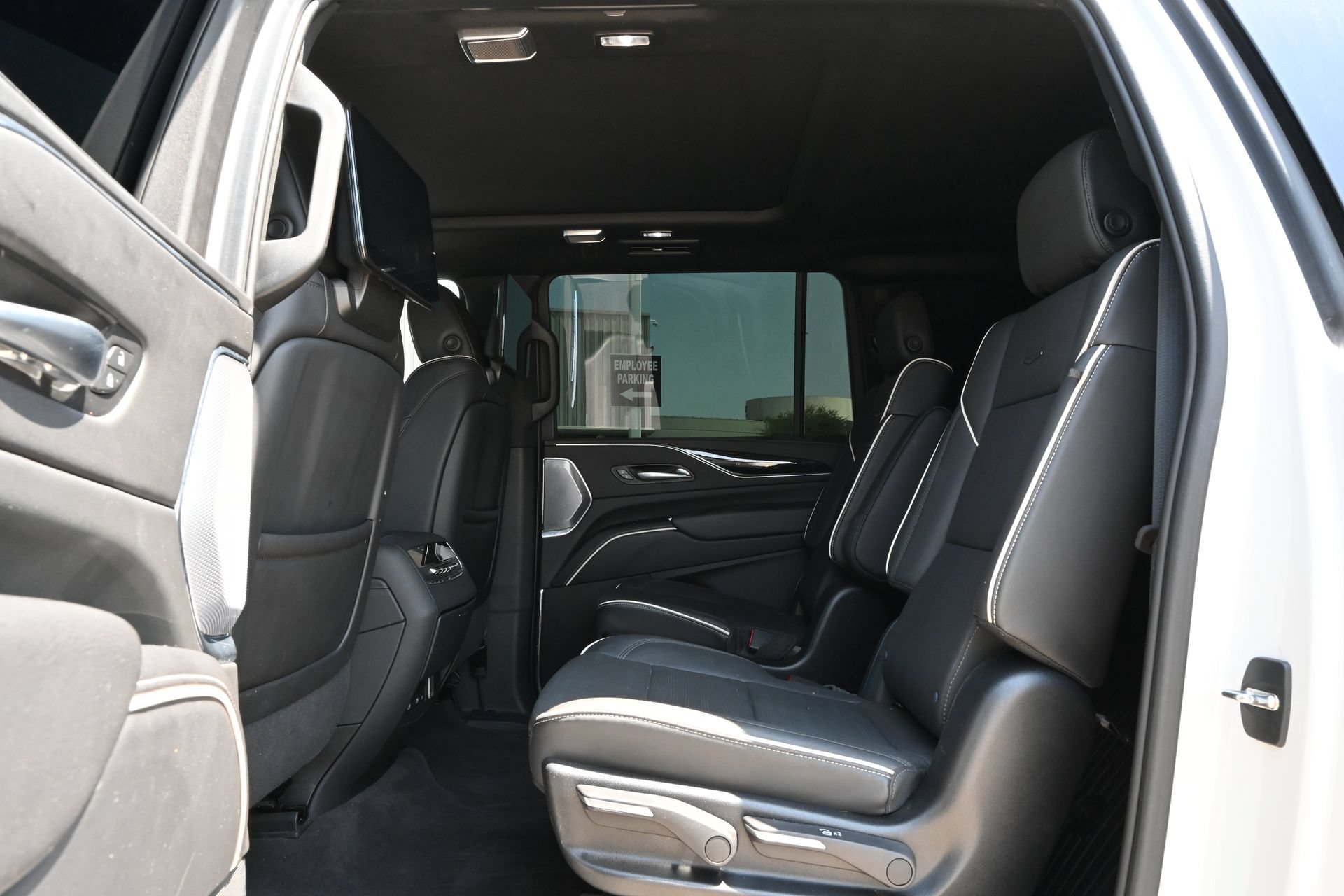 Used 2023 Cadillac Escalade ESV Sport w/ LPO, ONYX Package AWD/4WD image 21