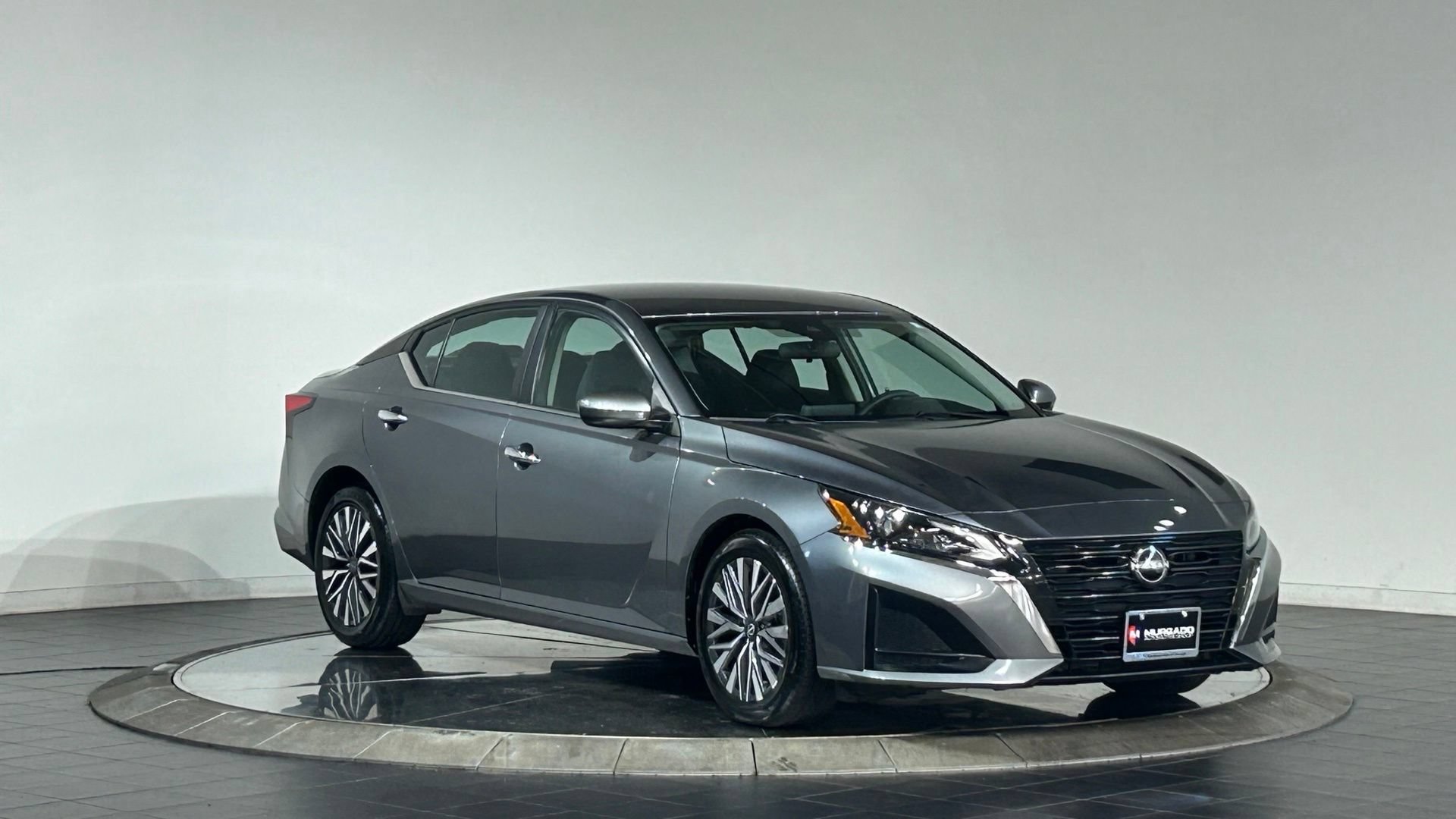 Used 2023 Nissan Altima 2.5 SV FWD image 2