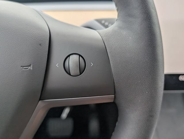 Used 2024 Tesla Model Y Long Range AWD/4WD image 23