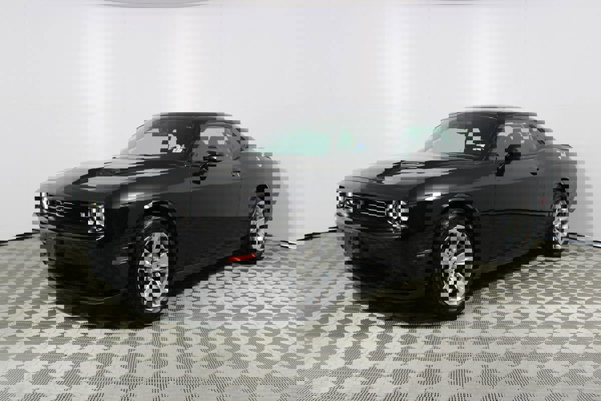 Used 2021 Dodge Challenger SXT image 25