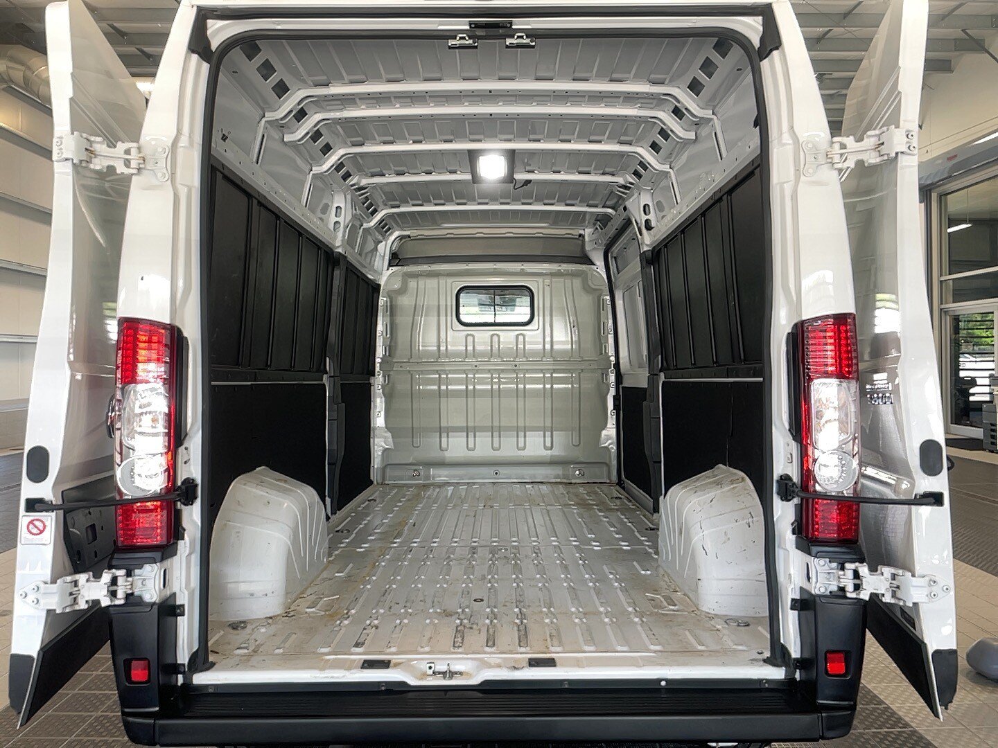 Used 2025 RAM ProMaster 3500 w/ Convenience Group FWD image 6