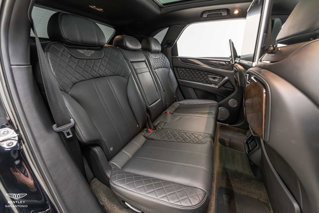 Used 2017 Bentley Bentayga AWD/4WD image 27