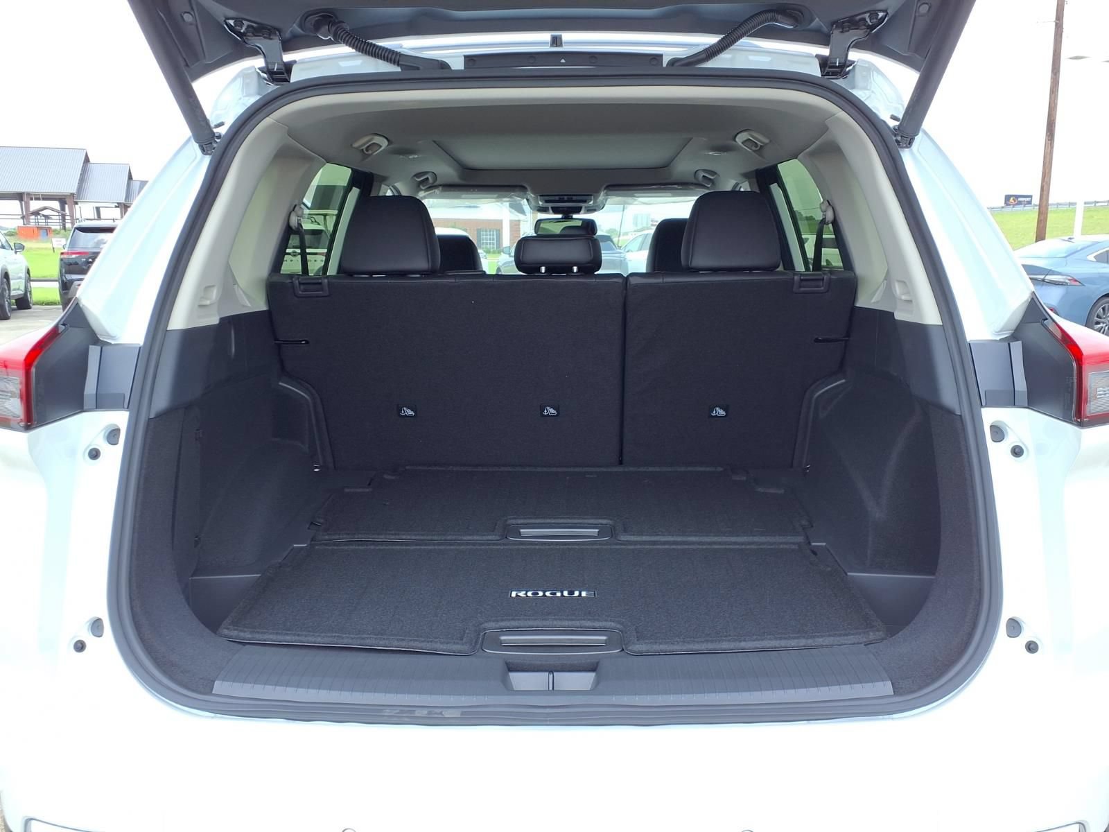 New 2026 Nissan Rogue Platinum AWD/4WD image 11