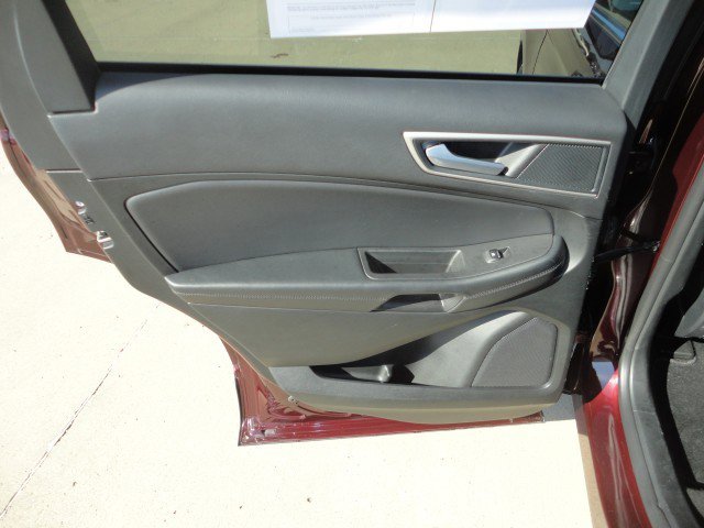 Used 2024 Ford Edge SEL image 9