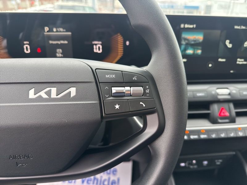 New 2025 Kia K4 LXS image 25