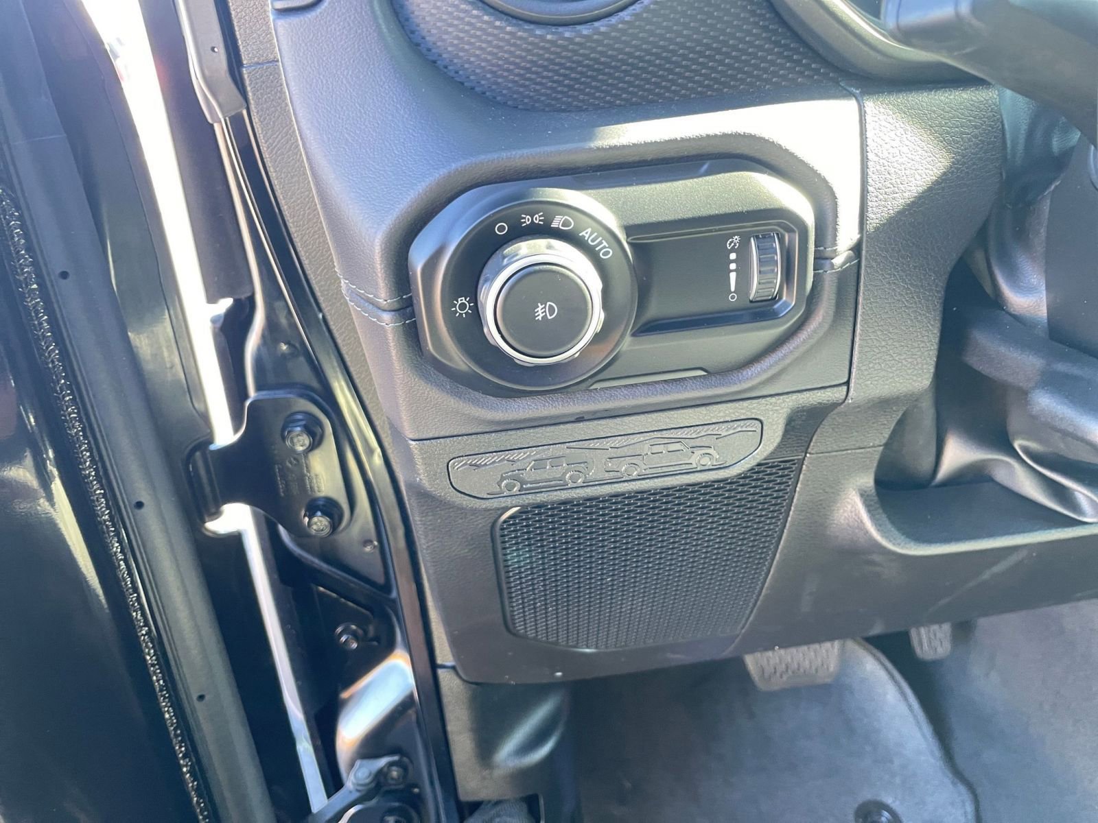 Used 2025 Jeep Wrangler Unlimited Rubicon image 34