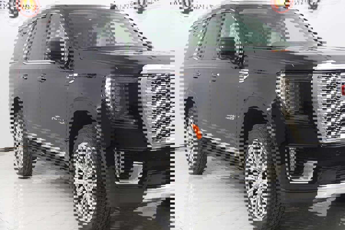Used 2024 GMC Yukon Denali w/ Denali Reserve Package image 39
