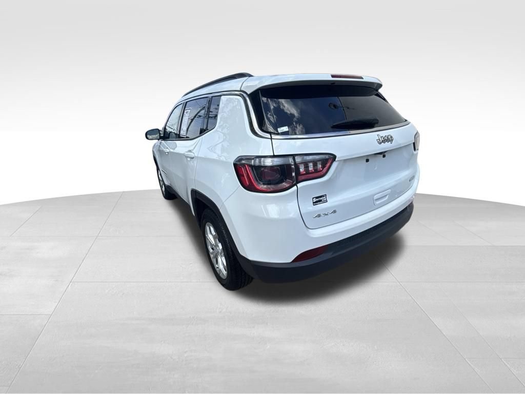 Used 2024 Jeep Compass Latitude AWD/4WD image 4