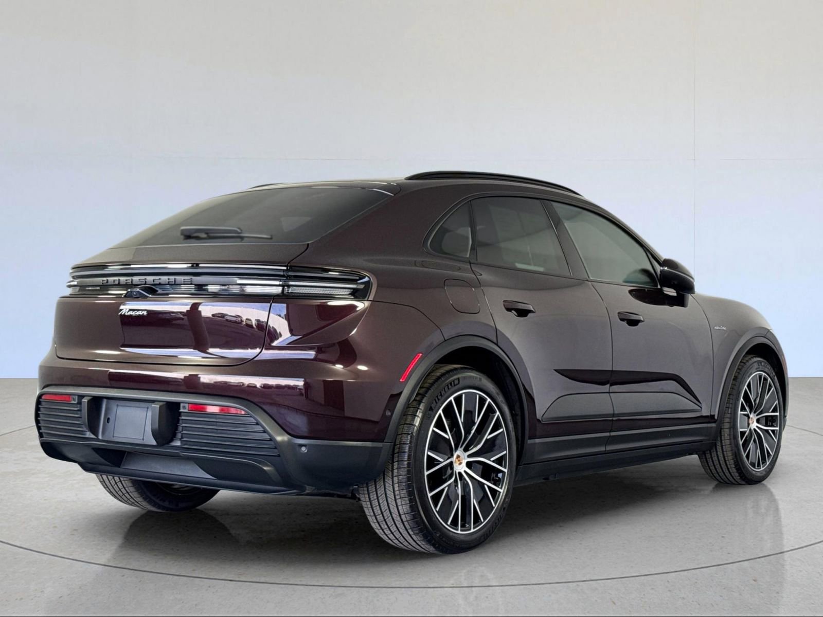 Certified 2025 Porsche Macan Electric RWD image 8