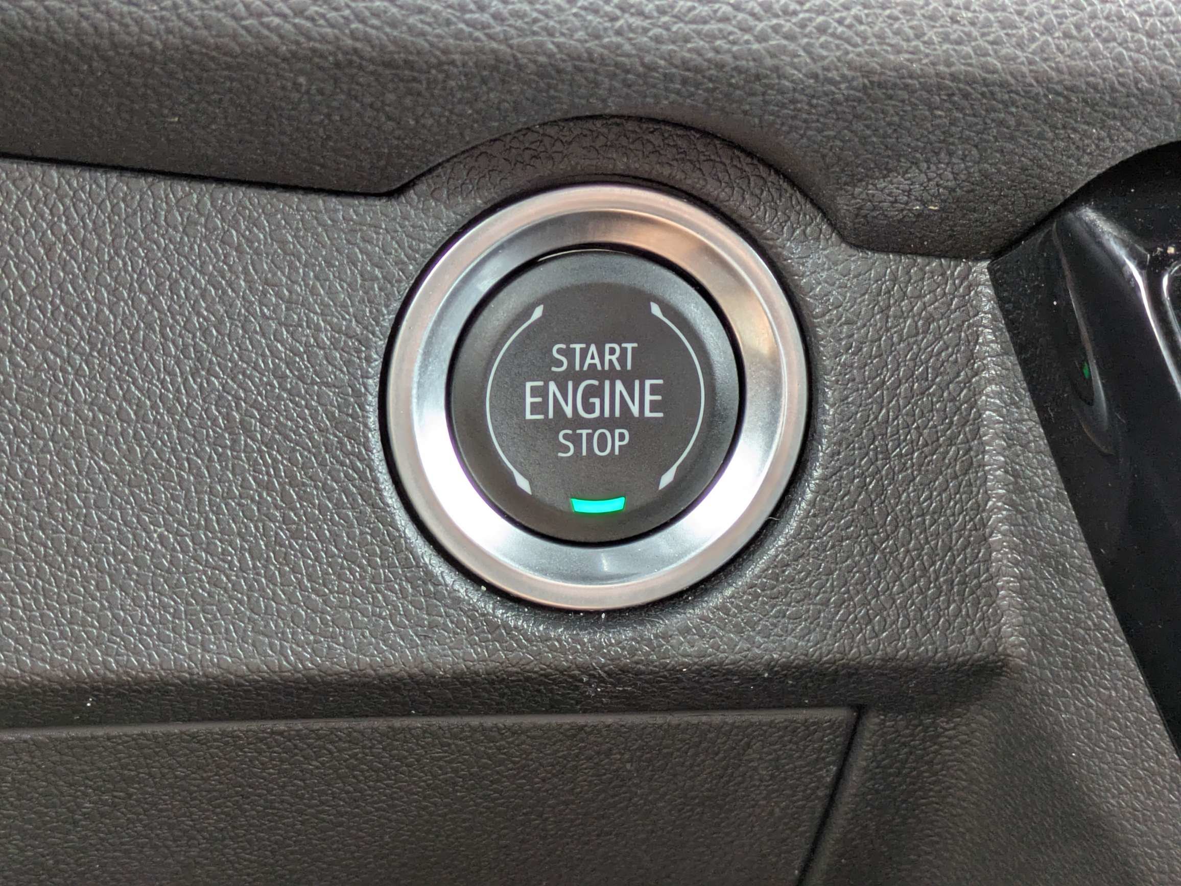 Used 2025 Chevrolet Traverse LT FWD image 30