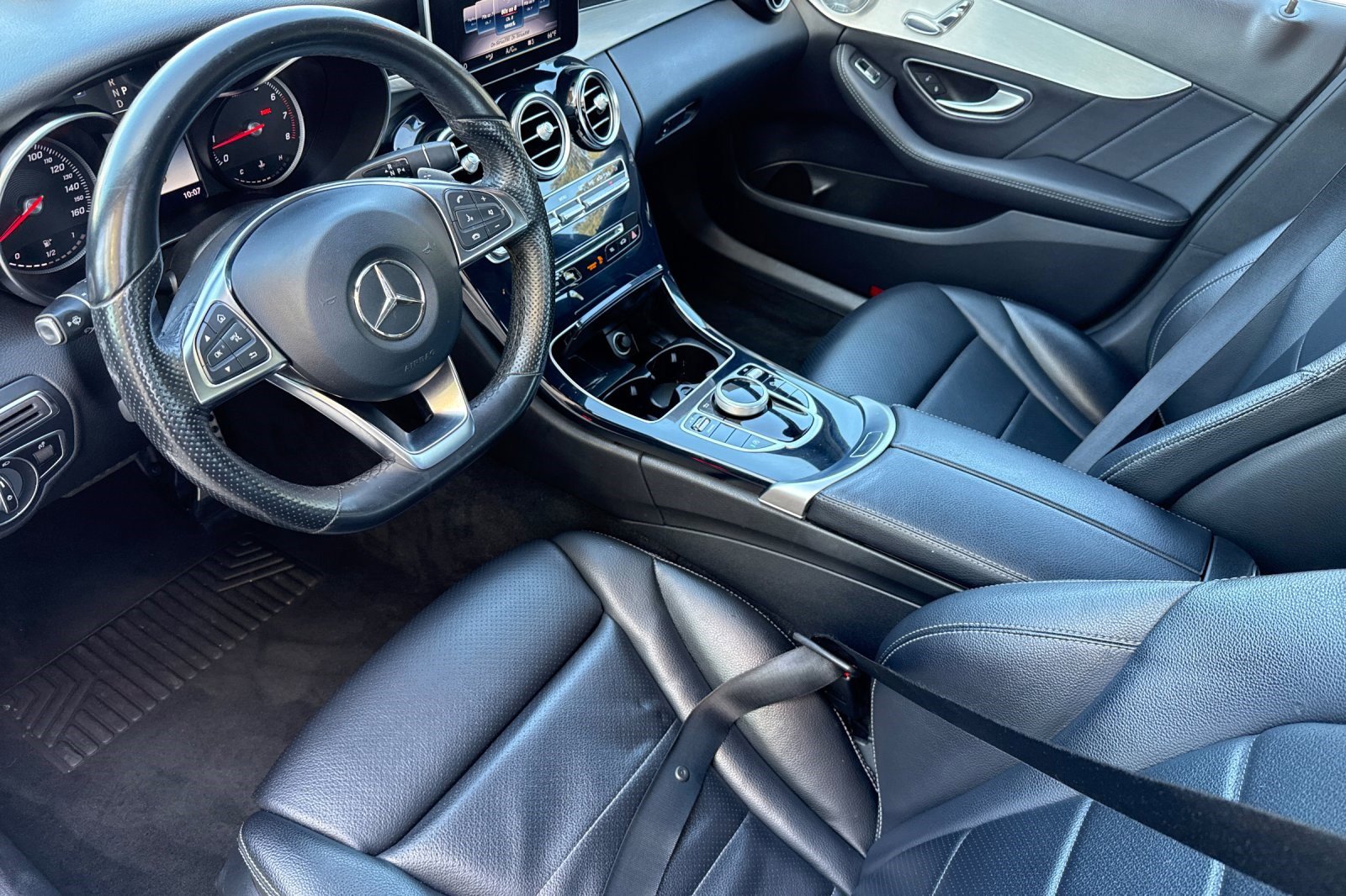 Used 2018 Mercedes-Benz C 300 Sedan image 4