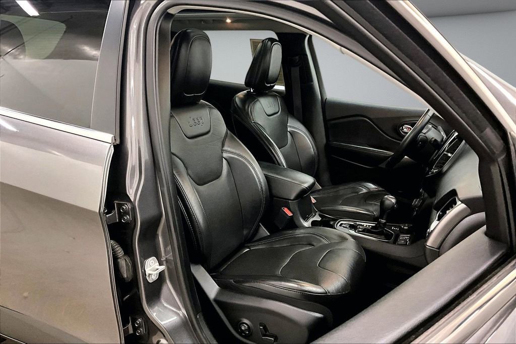 Used 2019 Jeep Cherokee Limited AWD/4WD image 30